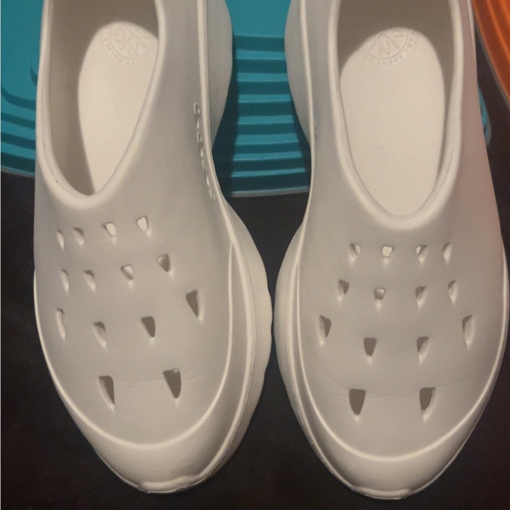 White Wolves Sneakers - Picture 5 of 8